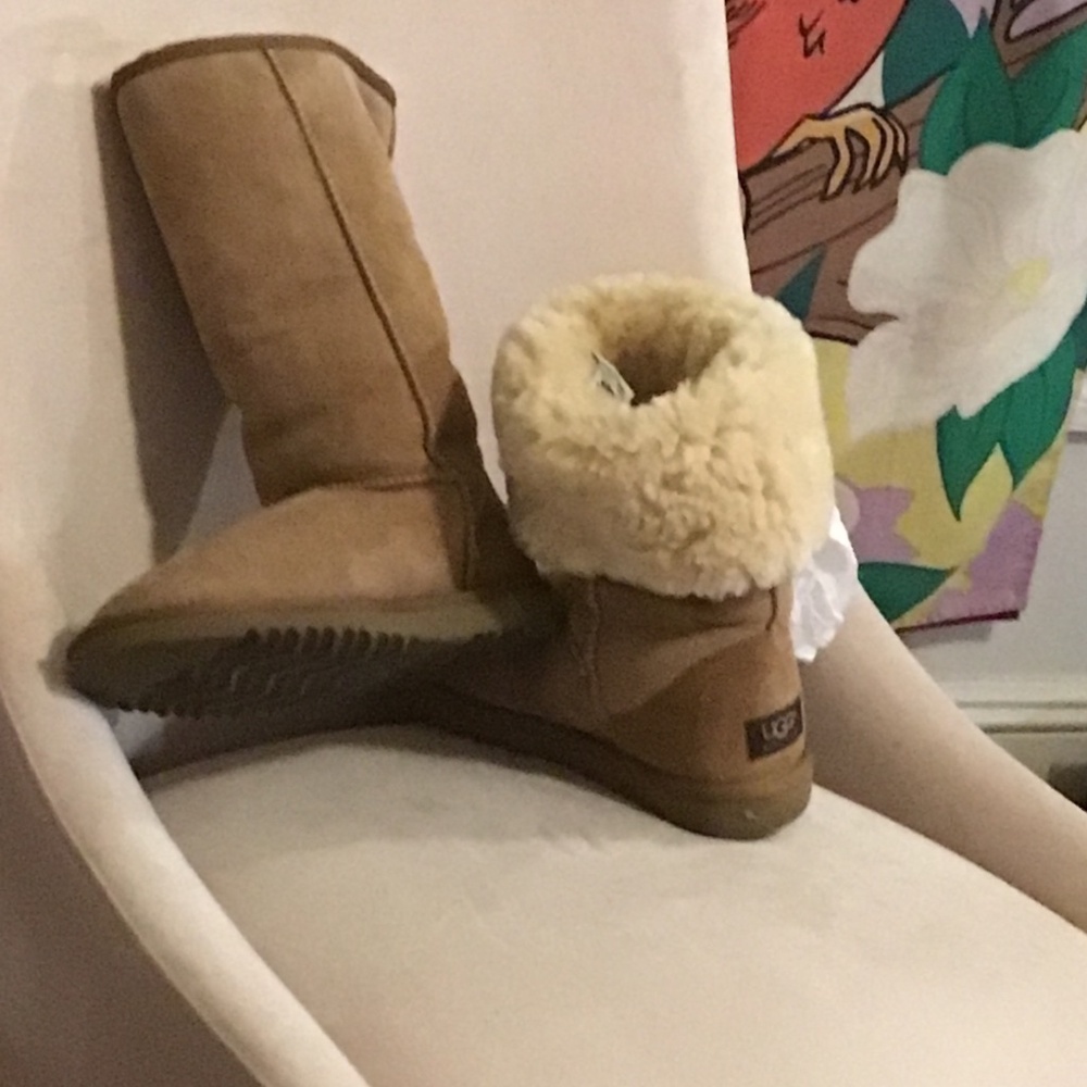 Ugg Boots - image 6